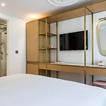 Rose Bourbon 3* Paris