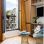 Rose Bourbon 3* Paris